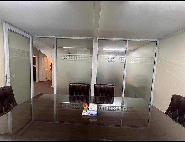 BUSINESS PROPERTY TO RENT IN ESSENWOOD